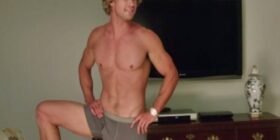 chris hemsworth bulges in new vacation movie