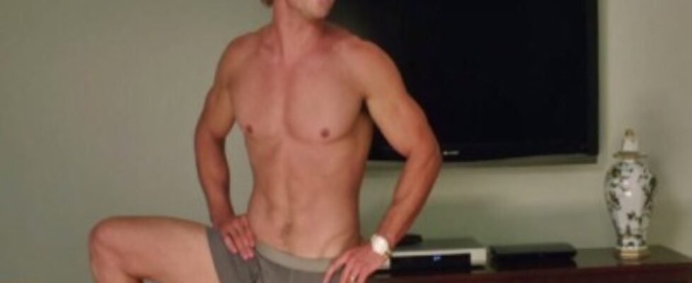 chris hemsworth bulges in new vacation movie