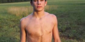 hayes grier looking big with that bulge