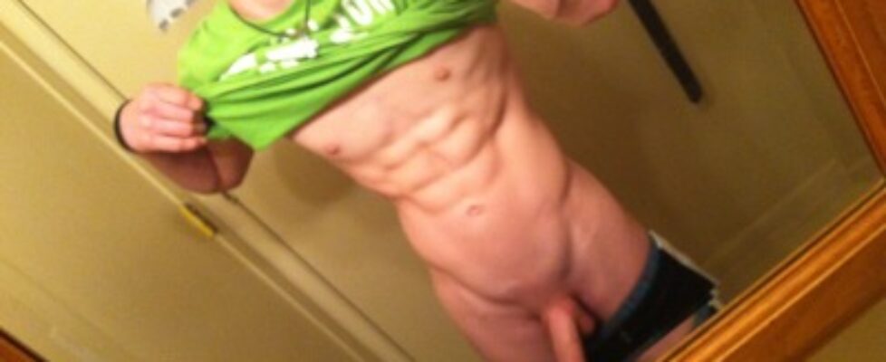 nakedguyselfies check out follow my blog