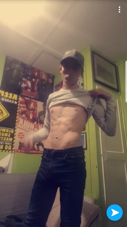 got 2 new videos get me 40 reblongs and 110 notes