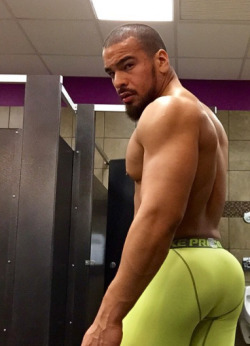 goodbussy that ass on fleek tho who is this