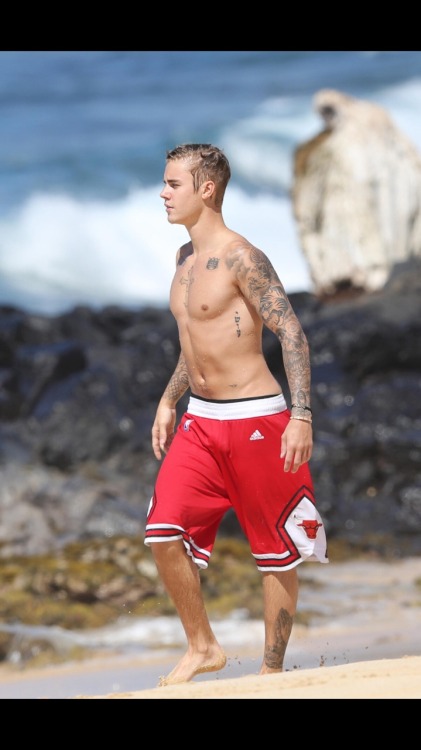 lovedatbieberass omg you can see his head of