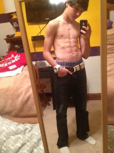 gayhornyteen98 so fucking hot kik me