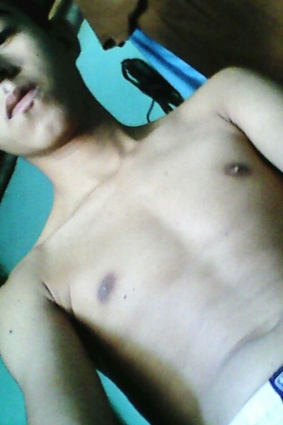 hetero joven salvadoreño nos muestra su enorme