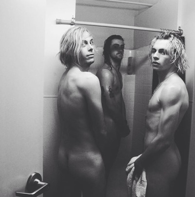 alekzmx stagedcrimescene r5 boys naked