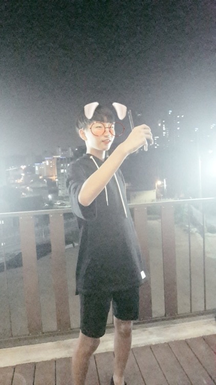 오랫만에 사진 찍네융 알바 뛰어융 메세지 보내주세요 보내주실때 날짜와 시간 써서