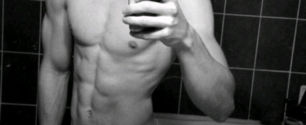 alex is so fucking hot for more hot pics and