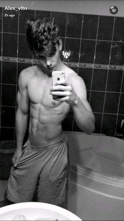 alex is so fucking hot for more hot pics and