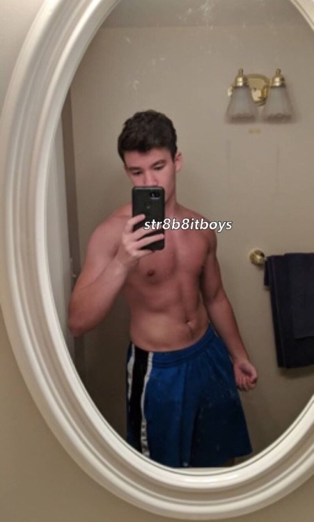chris 18 small dick but nice body came all over