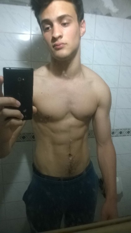 ezequiel r 22 años sexy hetero q nos confeso