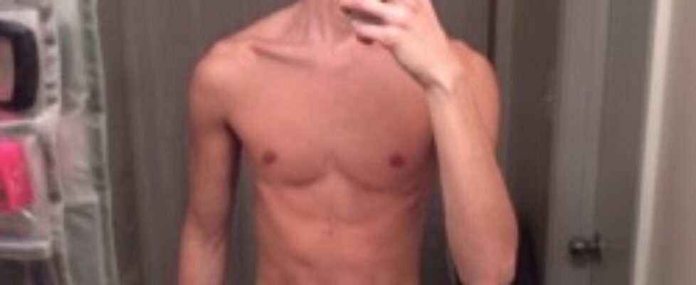 wow what a very hot young guy with a nice body