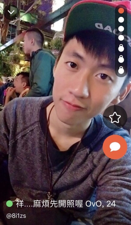 當兵的帥哥 欲求不滿 屌有夠大在車站吃不夠 轉