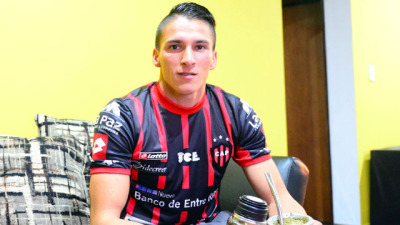 lautaro geminiani jugador de patronato fotos