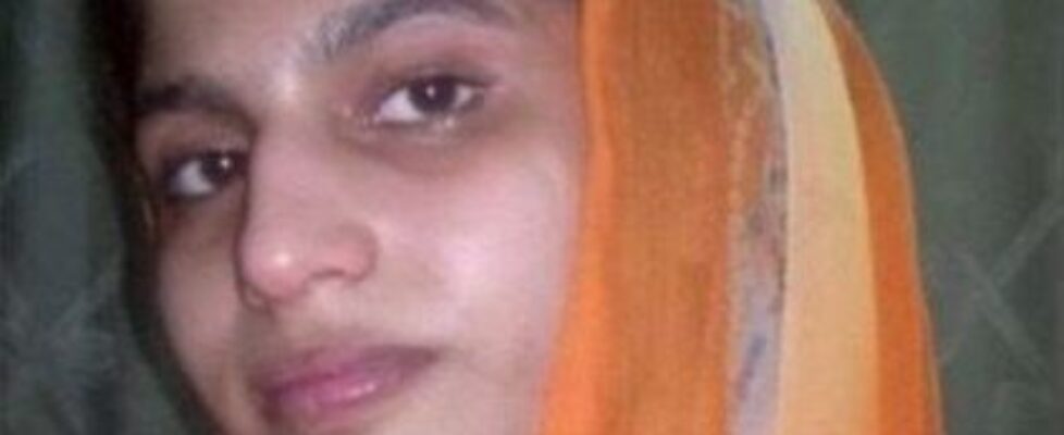 pakistani hot figure babe from karachi
