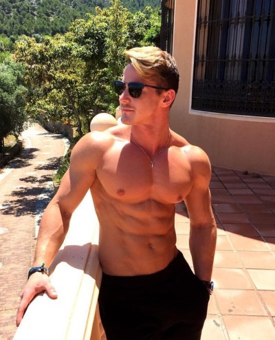 what a fucking hottie and that cock