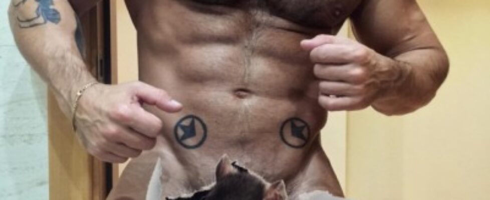 add these sexy dudes follow mark0p0l0 ig