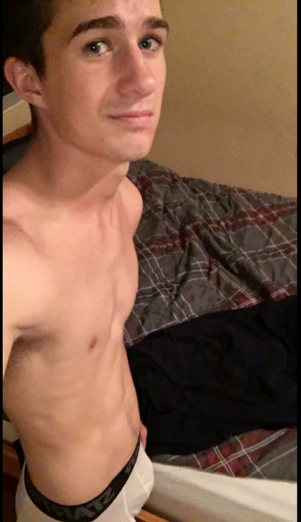 austin 19 he has a small dick but he knows how