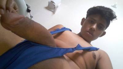 chacalito con tremenda verga muy caliente