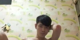 小帅哥露脸自拍