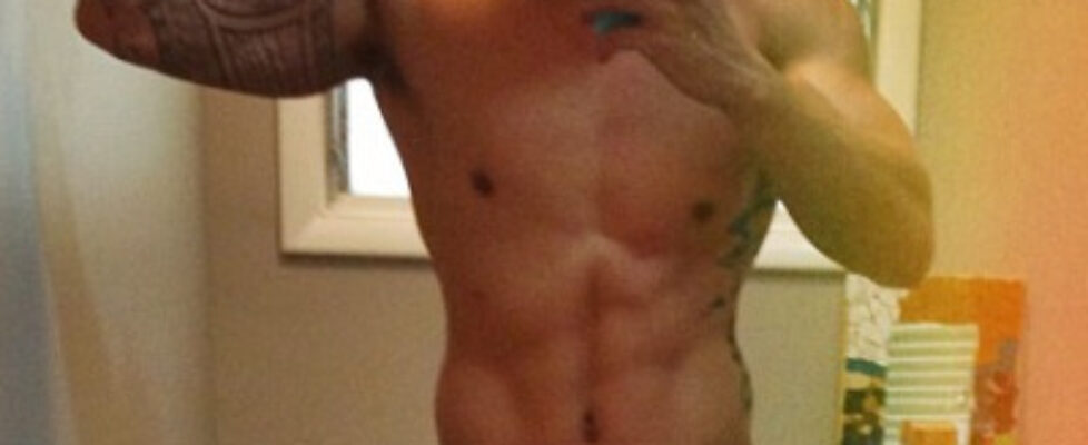 gotta luv how hawaii guys luv takin their clothes