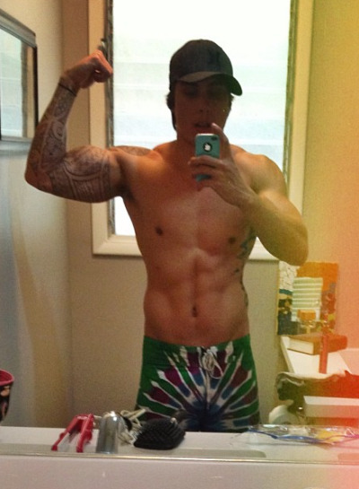 gotta luv how hawaii guys luv takin their clothes