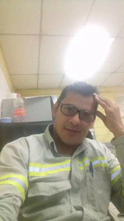 hetero con cara de malo y verga gruesa
