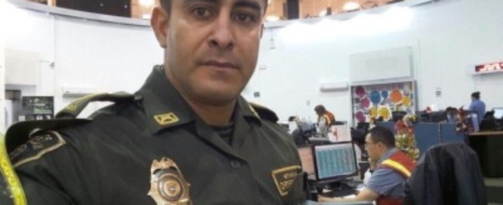 hetero engañado colombiano con buena verga y guapo