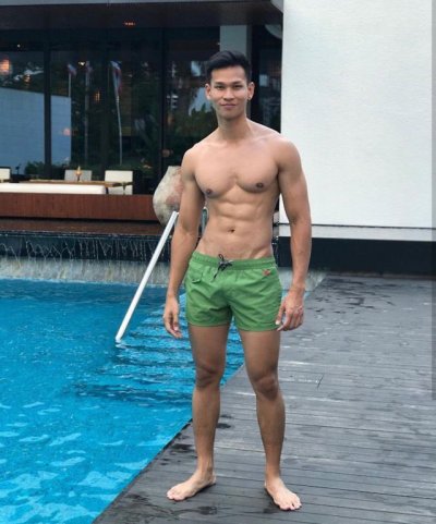kote dia mencanak keatastunggu masa nak tembak