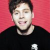bulgecelebrity luke hemmings follow me on