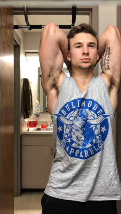 mycomo sexy hung stud