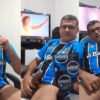 Picudodf puts a condom on his fat cock