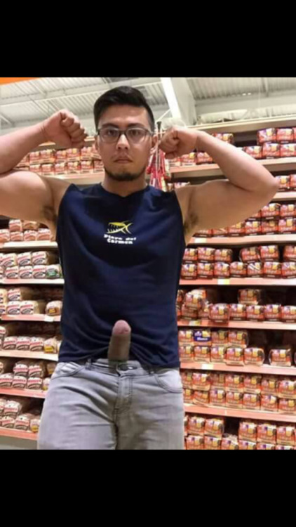 siapa kenal mamat berbulu ketiak yg sexy ni sila
