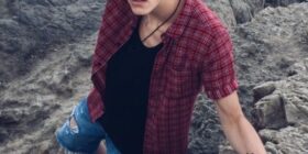 tayler holder this is so hot hes being so