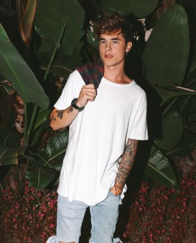 youtuber kian lawley shows cock more hot boys