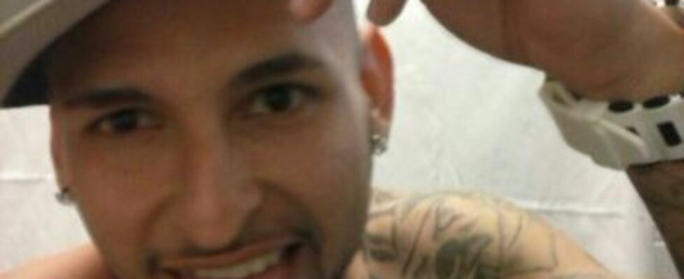 j559h omg this guy is so hot jdog a hot 24 yr