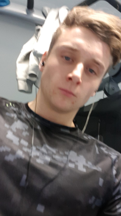 jake 21 from manchester takes a shower