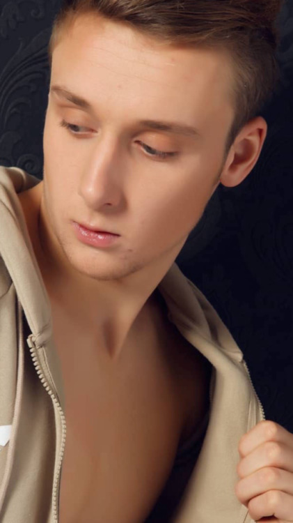 jake is a model that makes over 1500 a day from