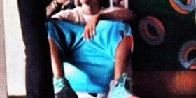 lovedatbieberass omg you can see his hole and