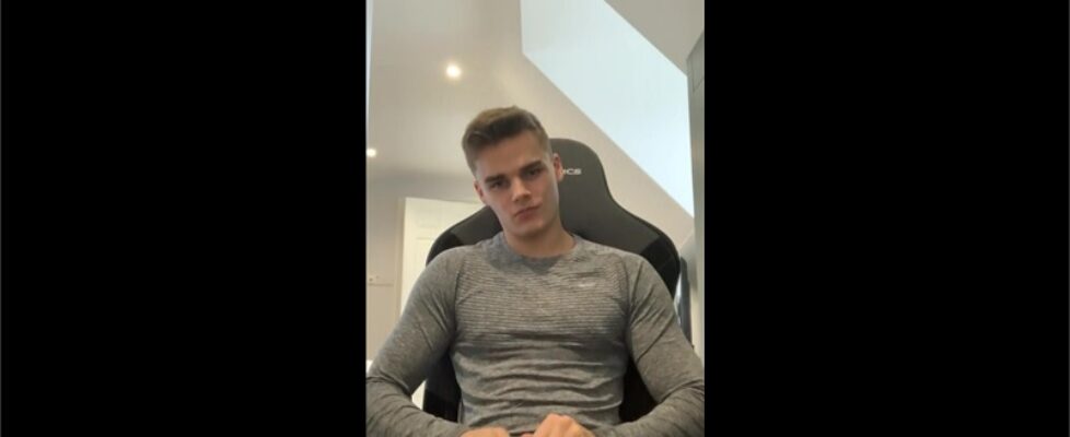 Slowly stripping and showing off my cock big tobez (bigtobez)