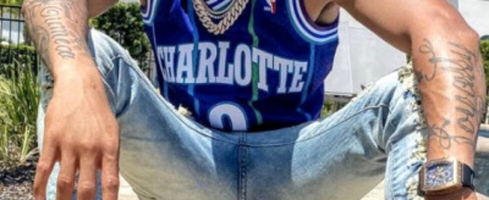 yk osiris tight booty toss around