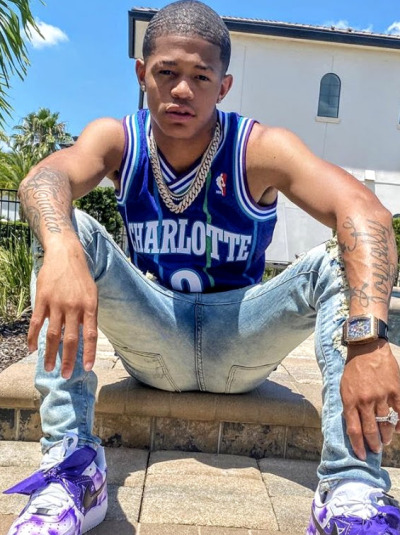 yk osiris tight booty toss around