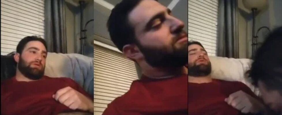 Bearded guy gets head