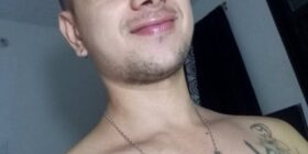 chacal versátil enseñando verga y culo