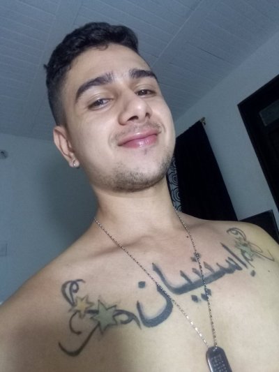 chacal versátil enseñando verga y culo