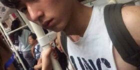 靚仔地鐵被女友調戲