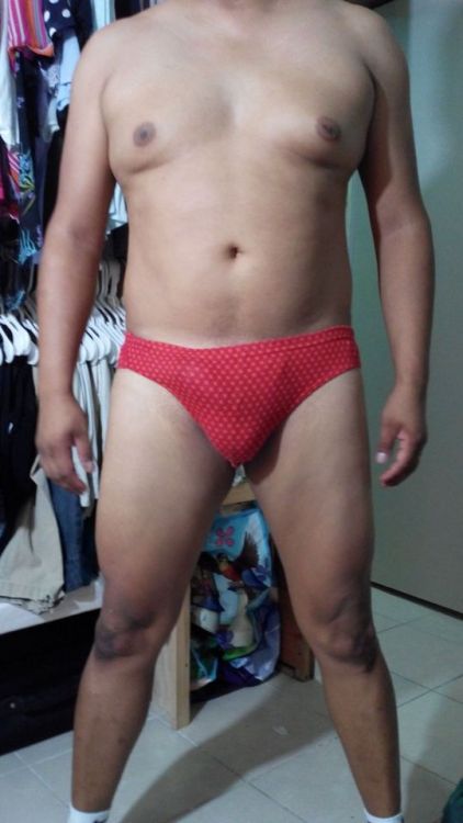 mi amigo dsexxxo me modeló las trusas que le