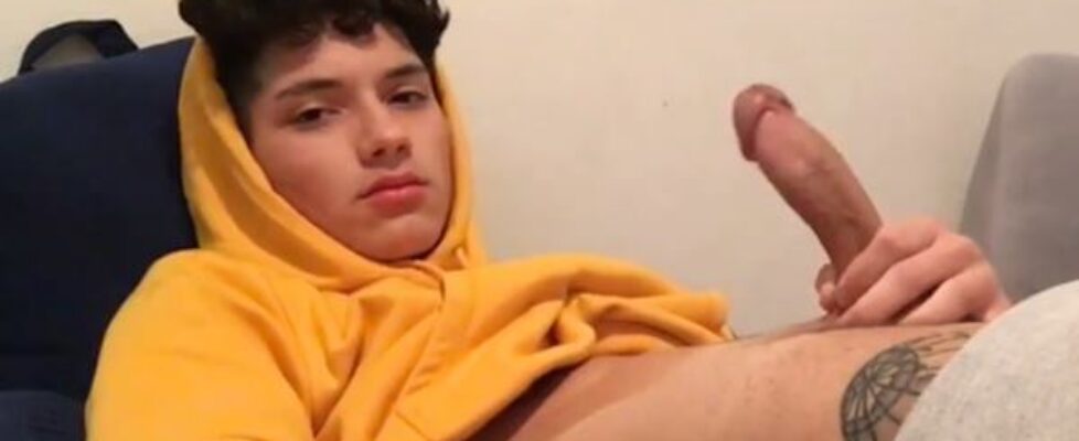 Twink jerks off before bed