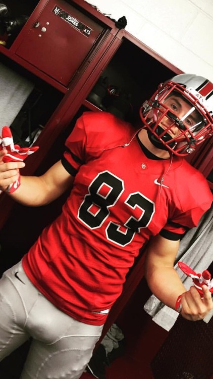 tyler 18 hot football player sent these with