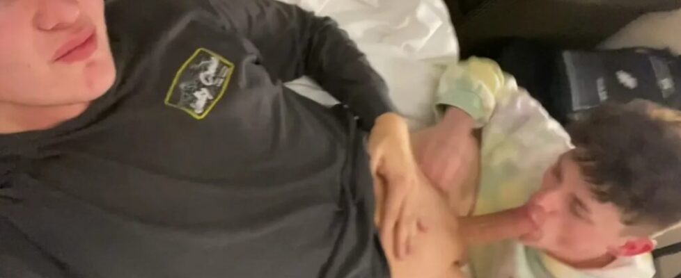 Avery jones (averyjonesxxx) a quick blowjob